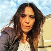 Laureata in giurisprudenza e avvocato impartisce lezioni di diritto